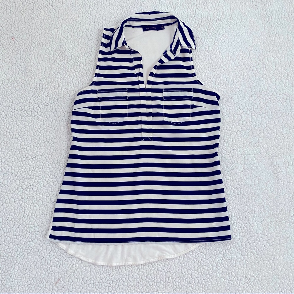 Womens sleeveless collard top size M